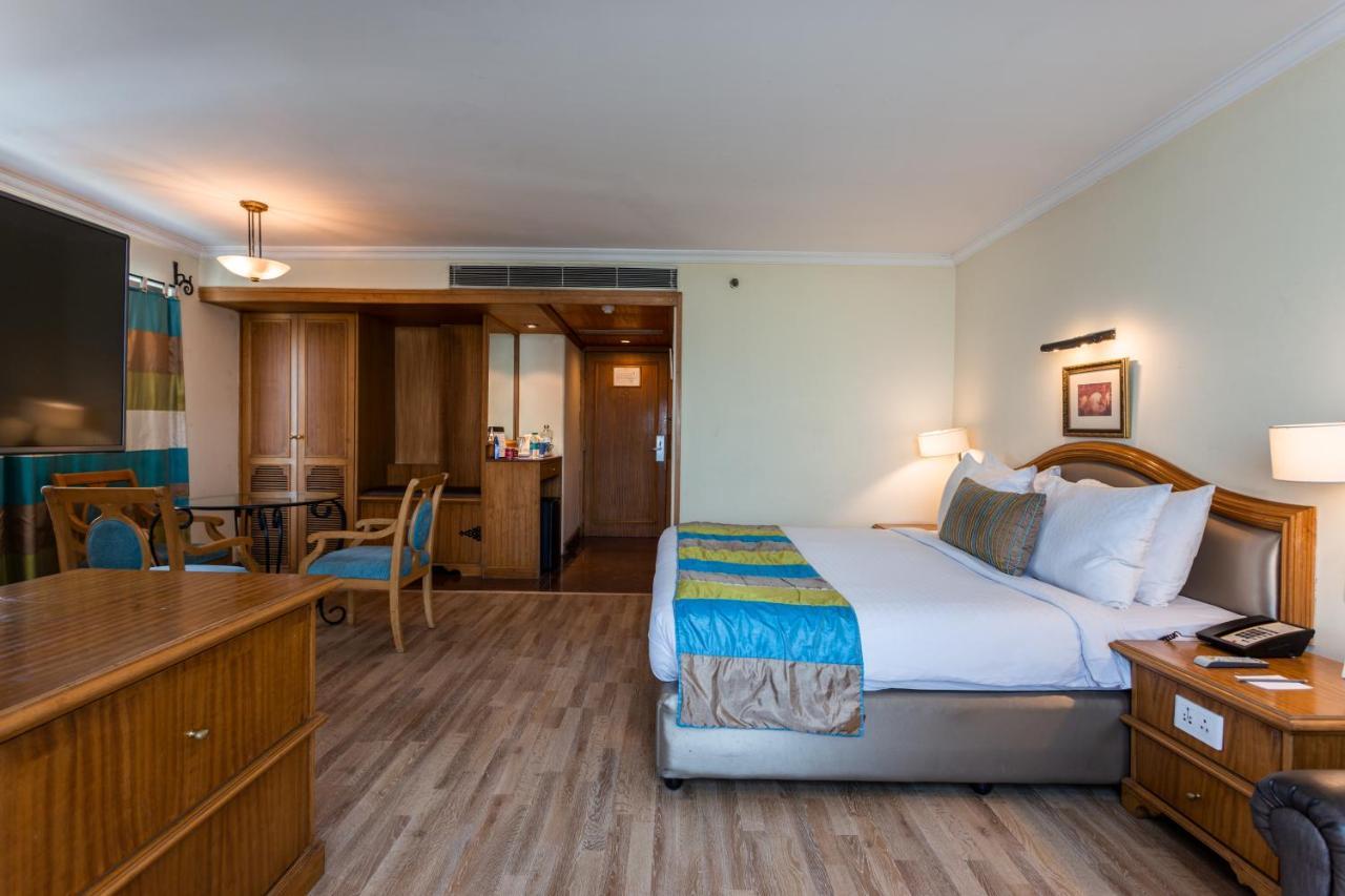 The Maya Hotel Jalandhar Eksteriør billede